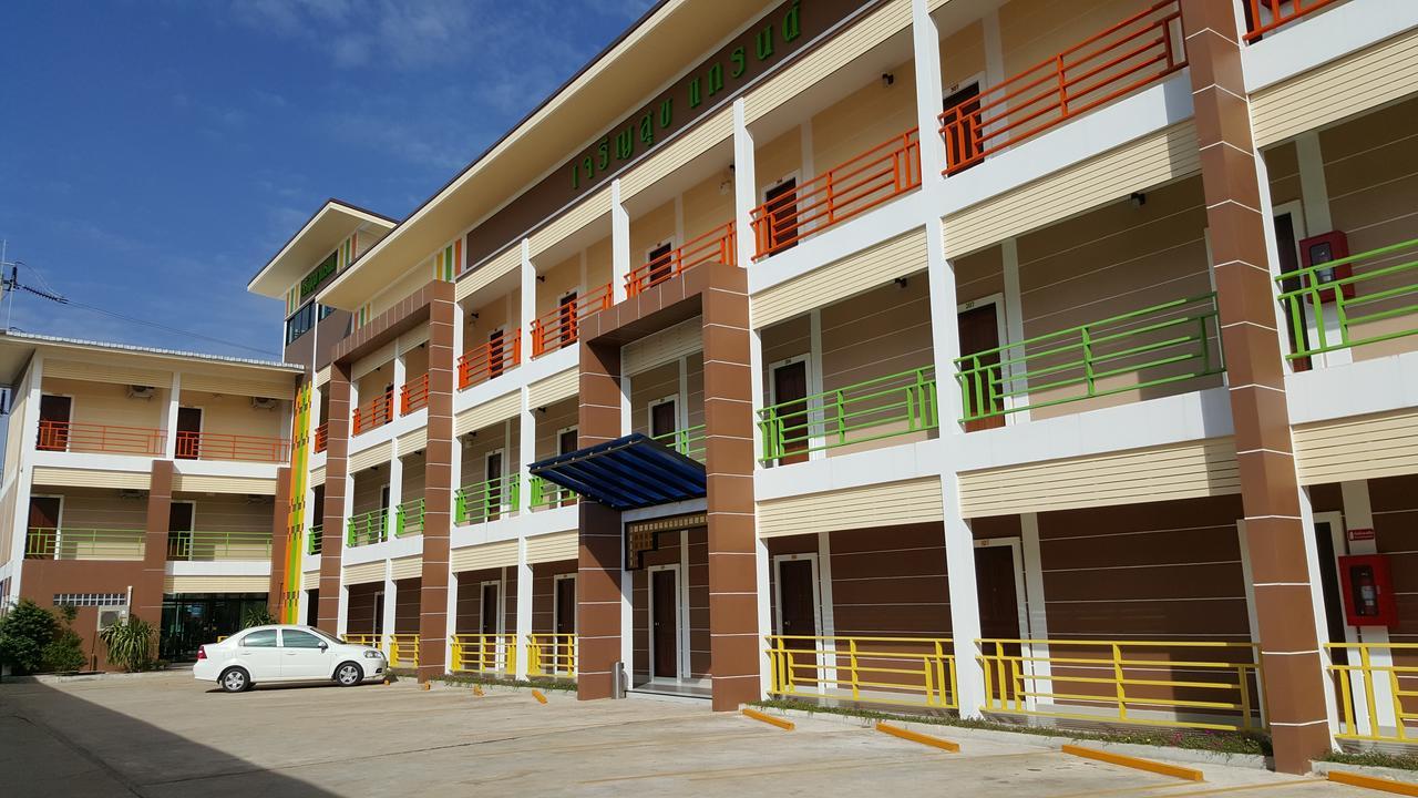 Charoensuk Grand Hotel Kabin Buri Dış mekan fotoğraf