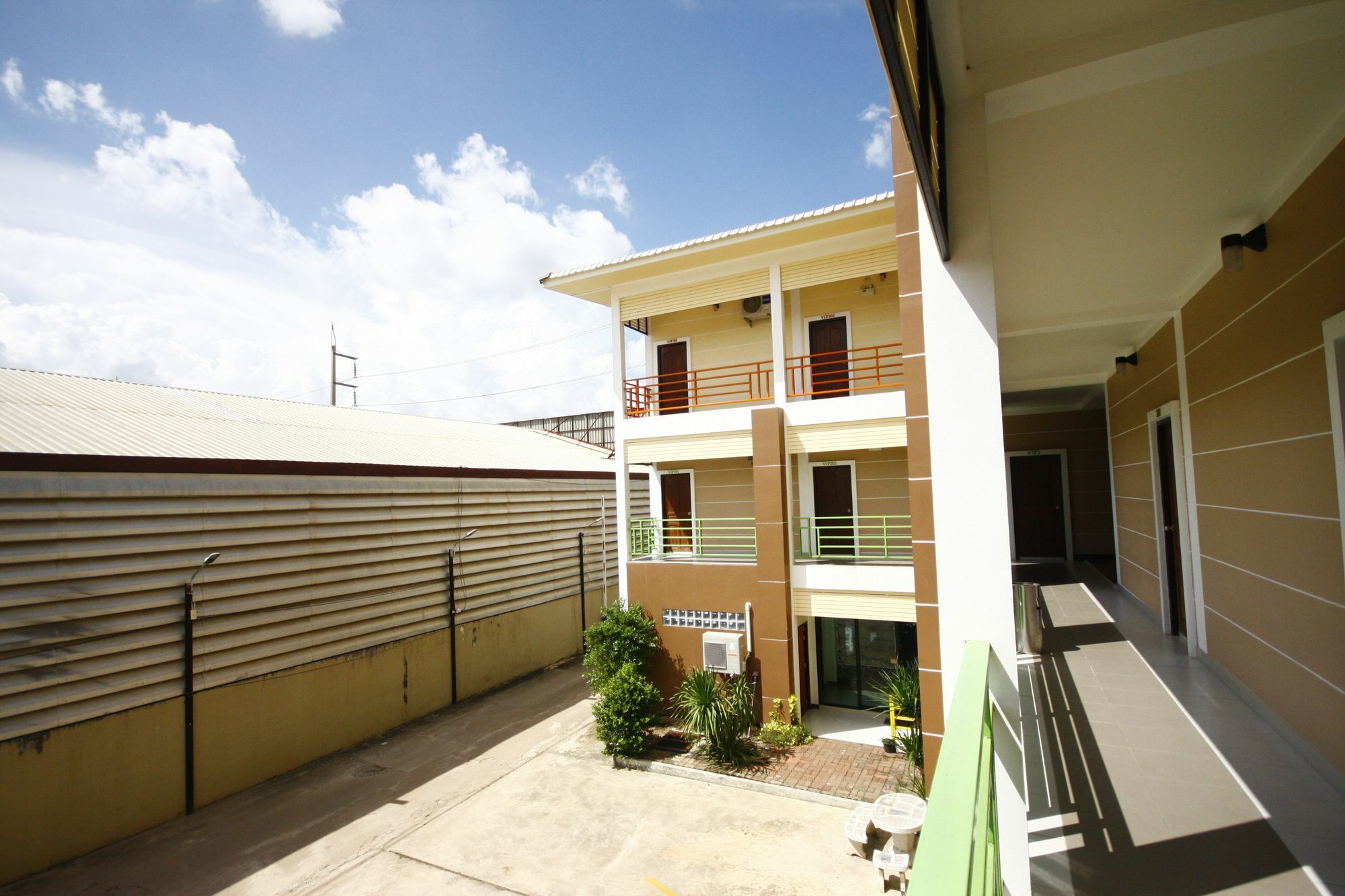 Charoensuk Grand Hotel Kabin Buri Dış mekan fotoğraf