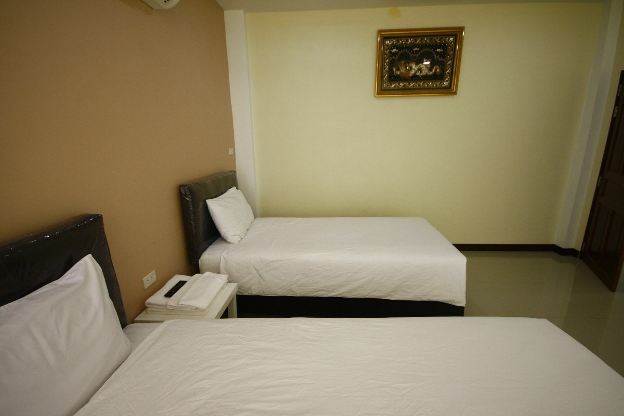 Charoensuk Grand Hotel Kabin Buri Dış mekan fotoğraf
